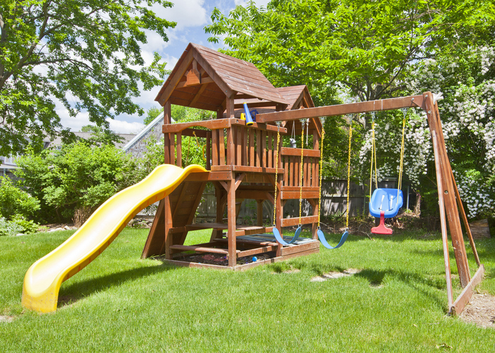 How to create a safe and fun playground for children in the courtyard of your home